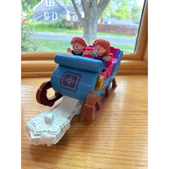 Fisher-Price Little People Disney Frozen Playset With Elsa Figures - Picture 3 of 7